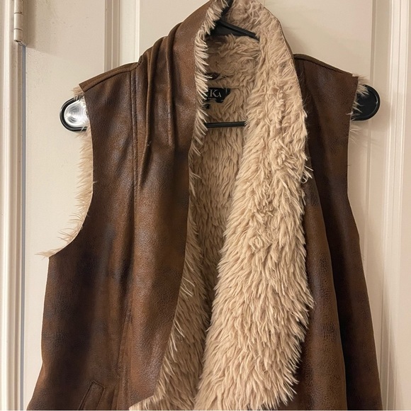 Mo-ka Linz Faux Fur Shearling Vest Brown and Tan sz small - Picture 3 of 9